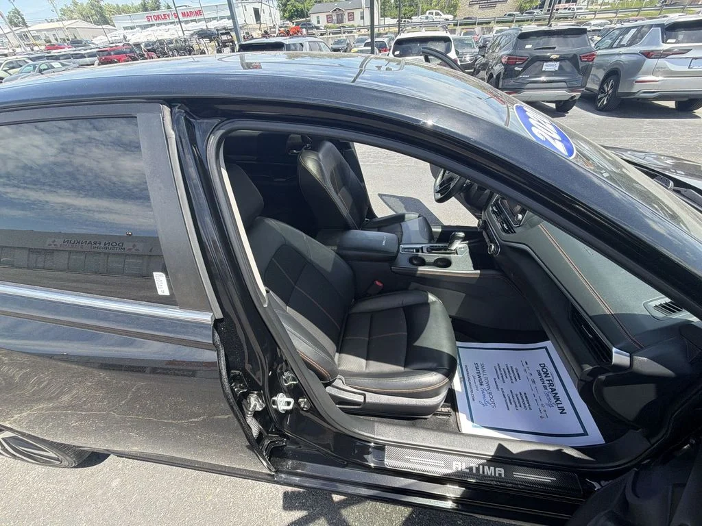 Used 2020 Black Nissan 2.5 SR image 23