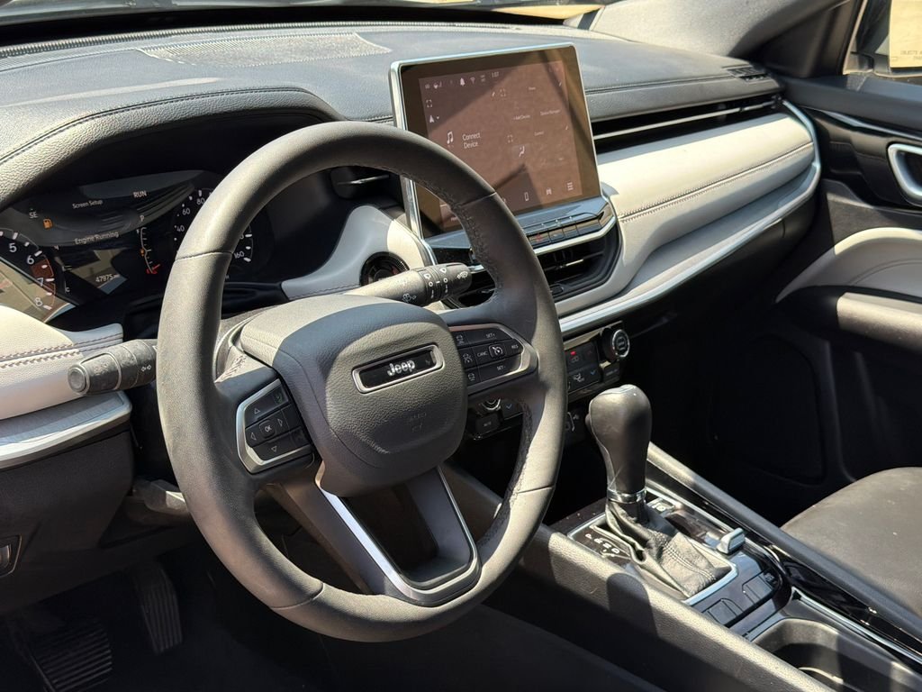 Used 2025 Silver Jeep Limited image 21