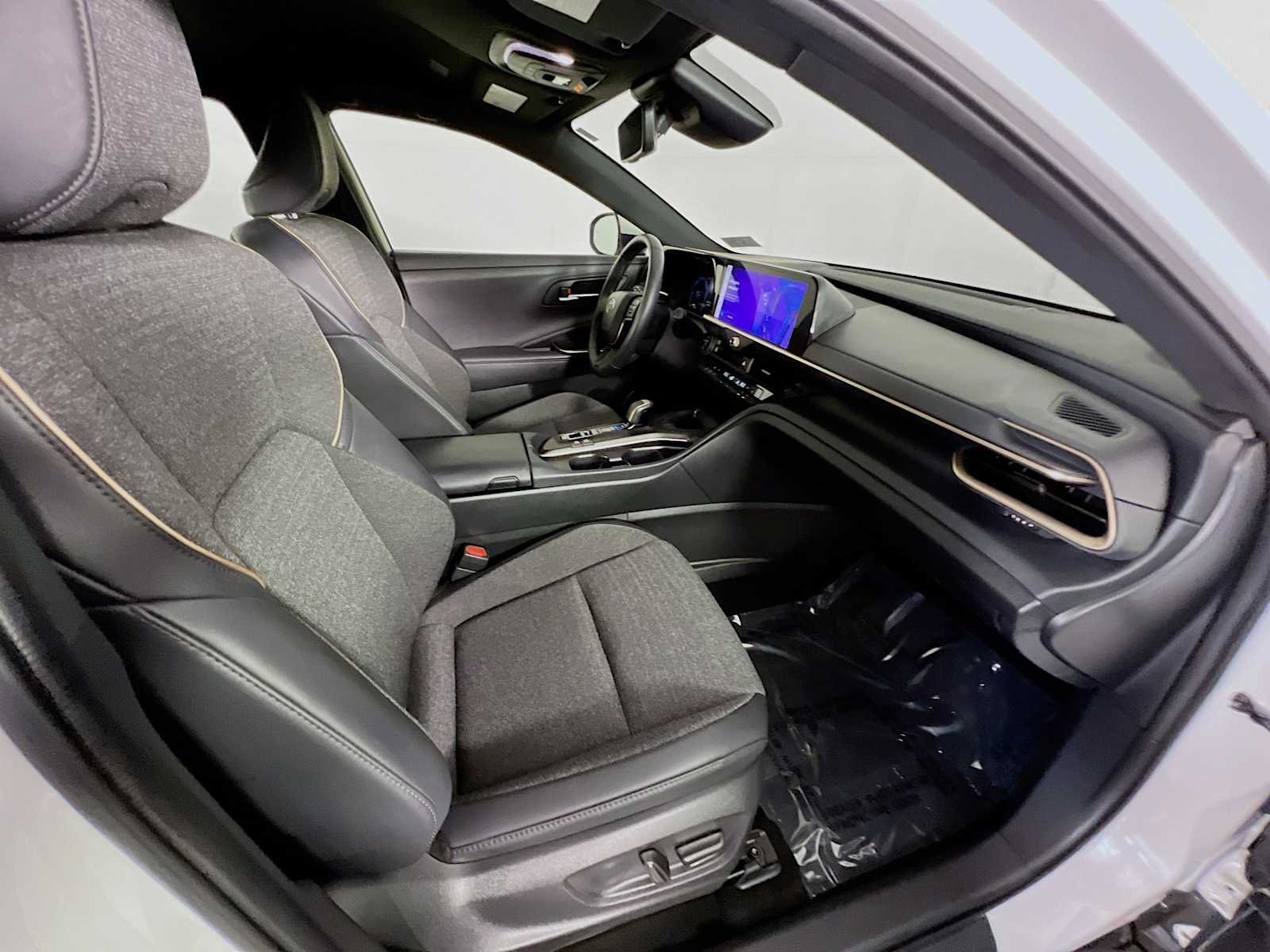 Used 2023 Oxygen White Toyota XLE image 28