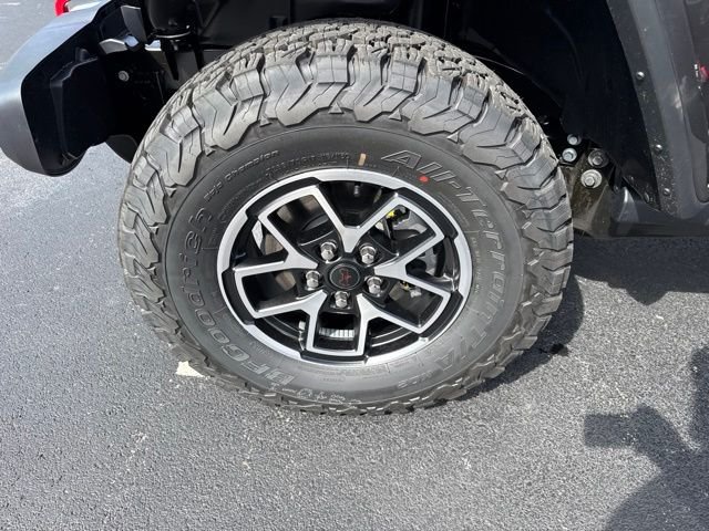 New 2026 Granite Crystal Metallic Clear-Coat Exterior Paint Jeep Rubicon image 14