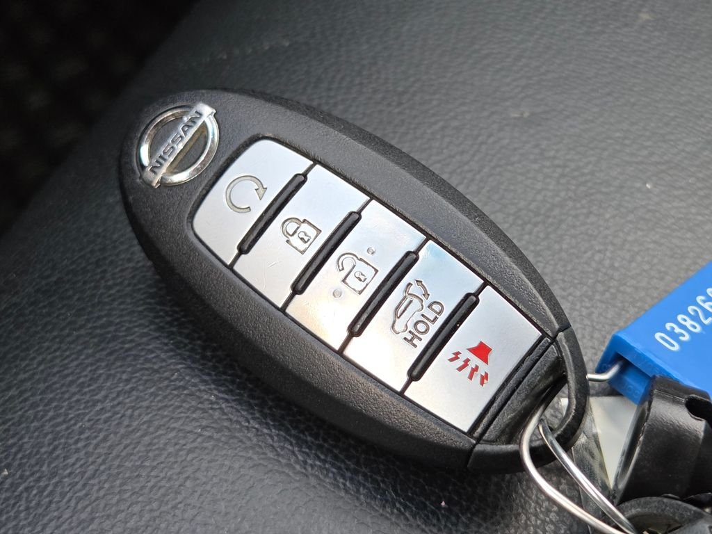 Used 2015 Gray Nissan SL image 40