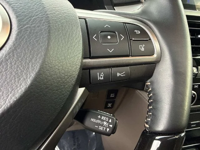 Used 2022  Lexus 460 image 39