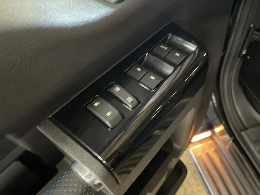 Used 2010  Ford XL image 16