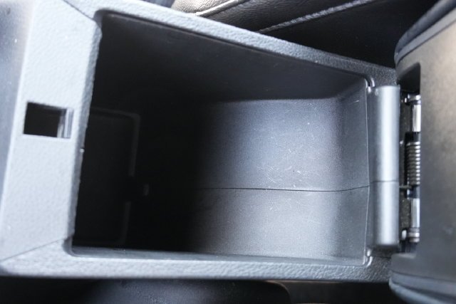 Used 2024 Black Jeep Latitude image 40
