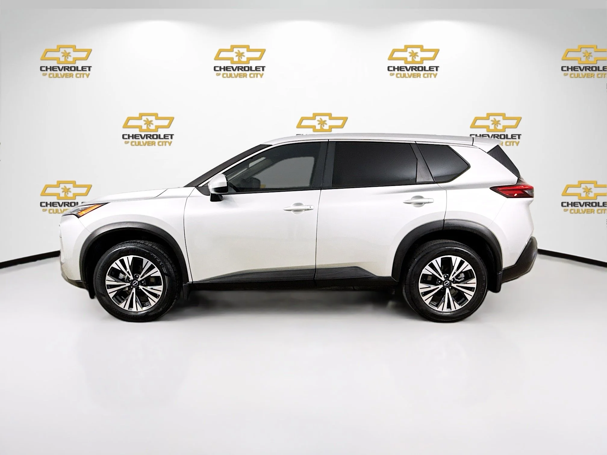 Used 2023  Nissan SV image 5