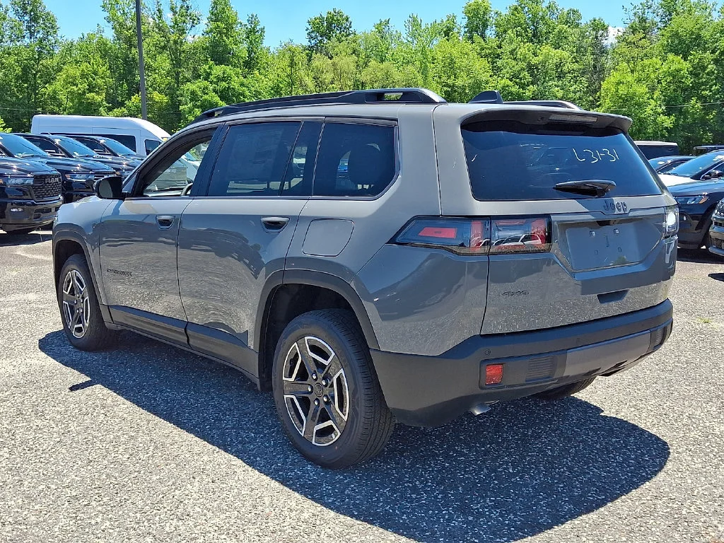 New 2026 Sting-Gray Clear-Coat Exterior Paint Jeep Limited image 6