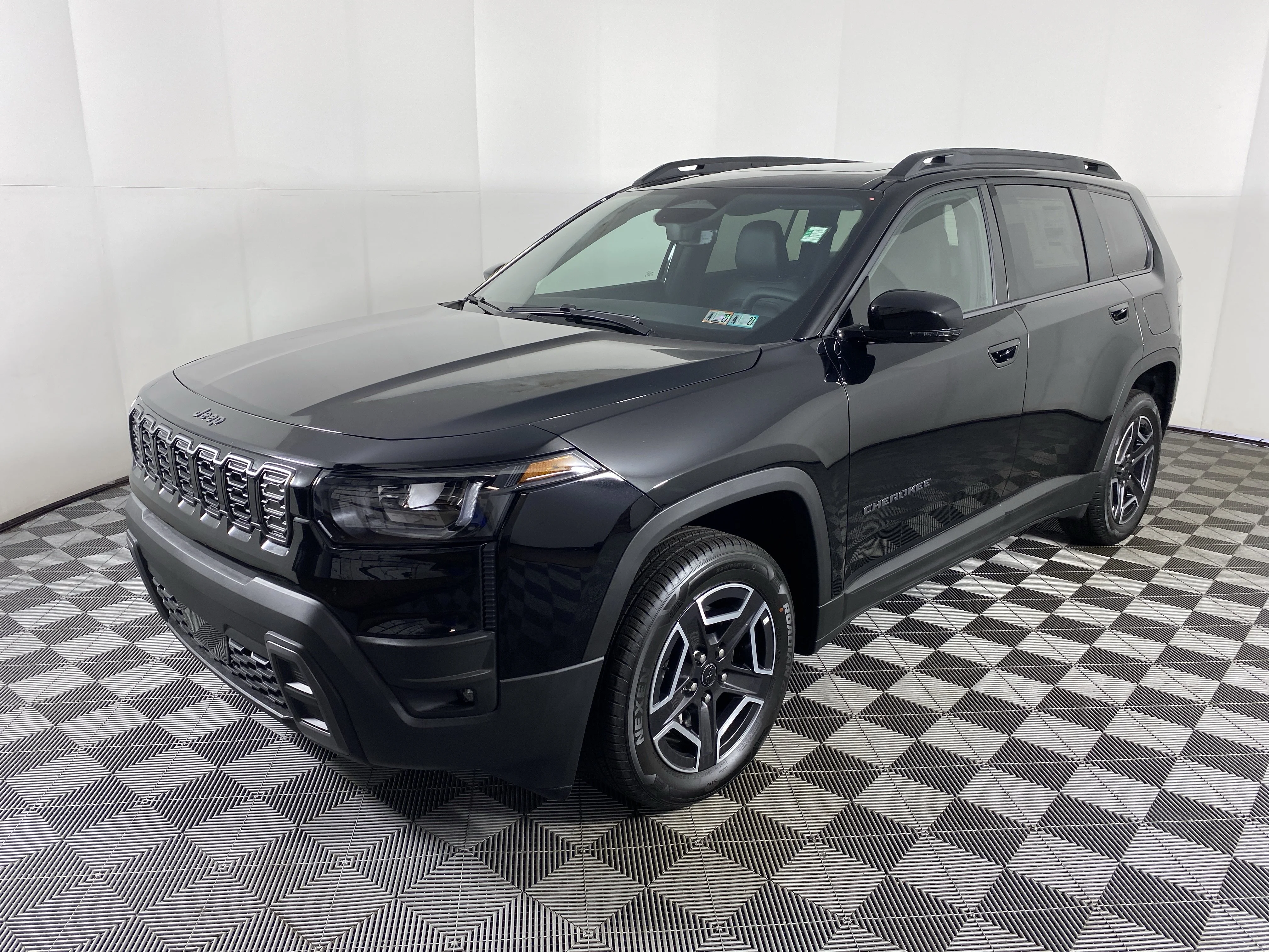 New 2026 Diamond Black Crystal Pearl-Coat Exterior Paint Jeep Limited image 11
