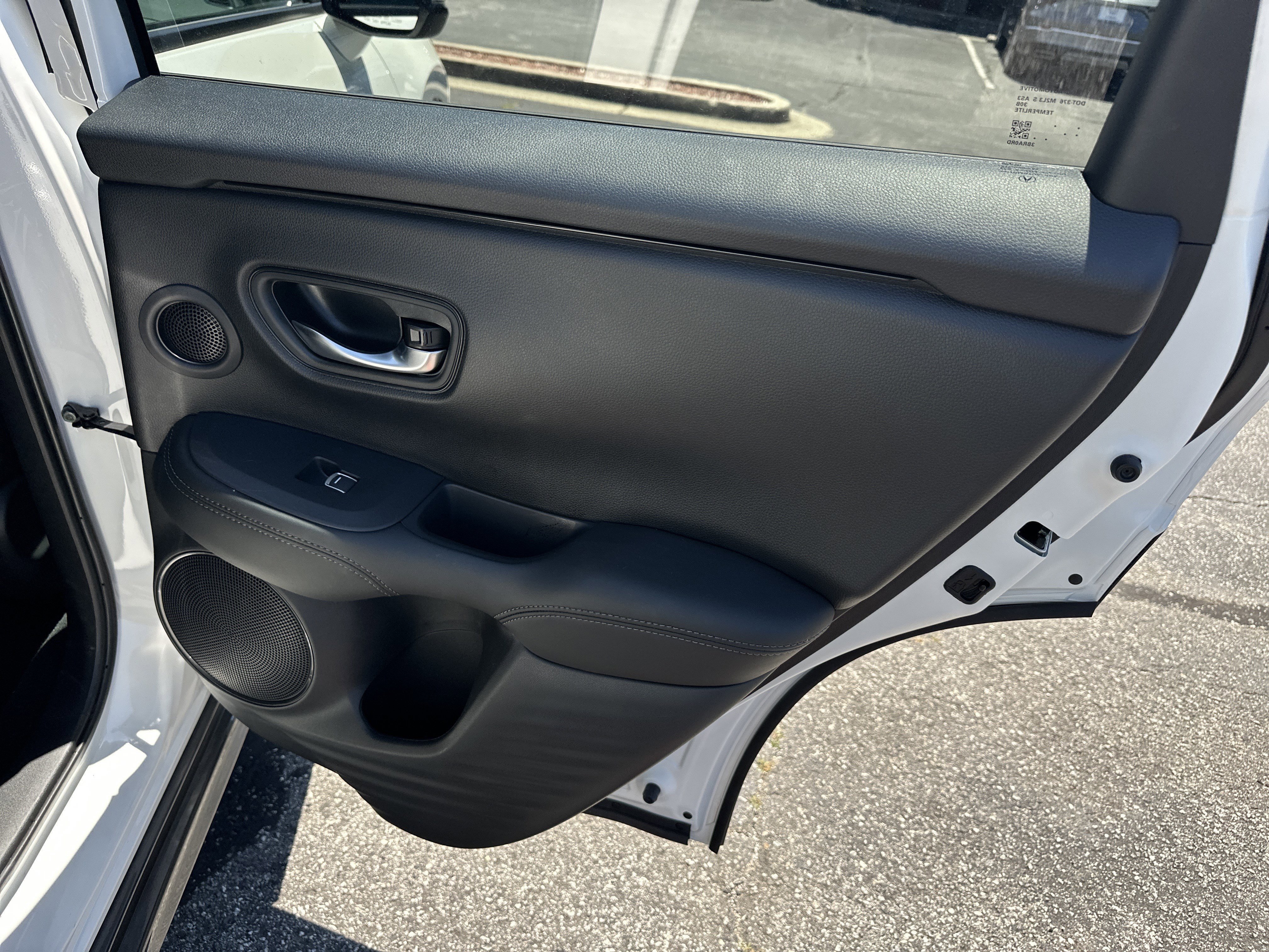 Used 2025 Platinum White Pearl Acura Base image 18