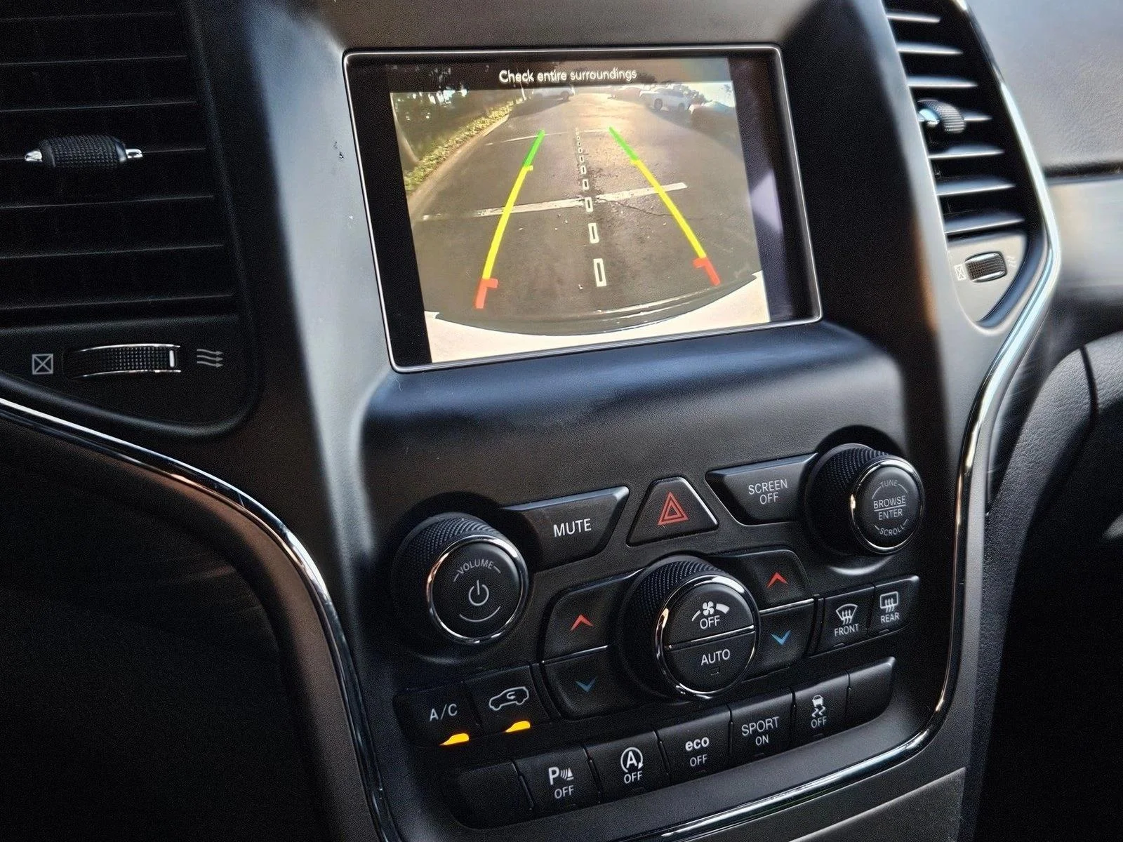 Used 2020 Bright White Clearcoat Jeep Laredo E image 9