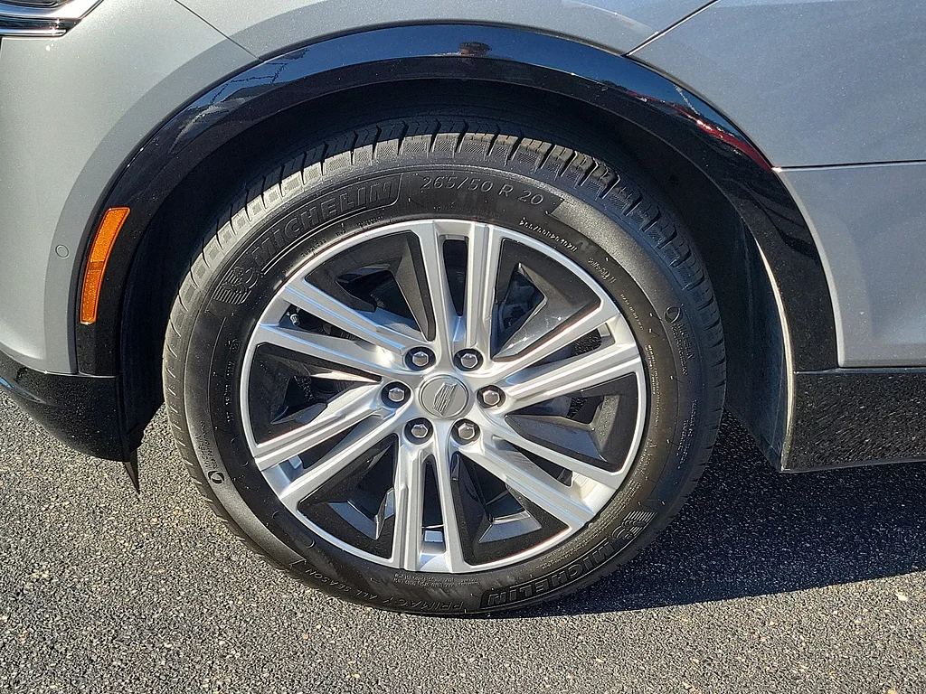 2024 Cadillac LYRIQ Tech, photo 6 of 12