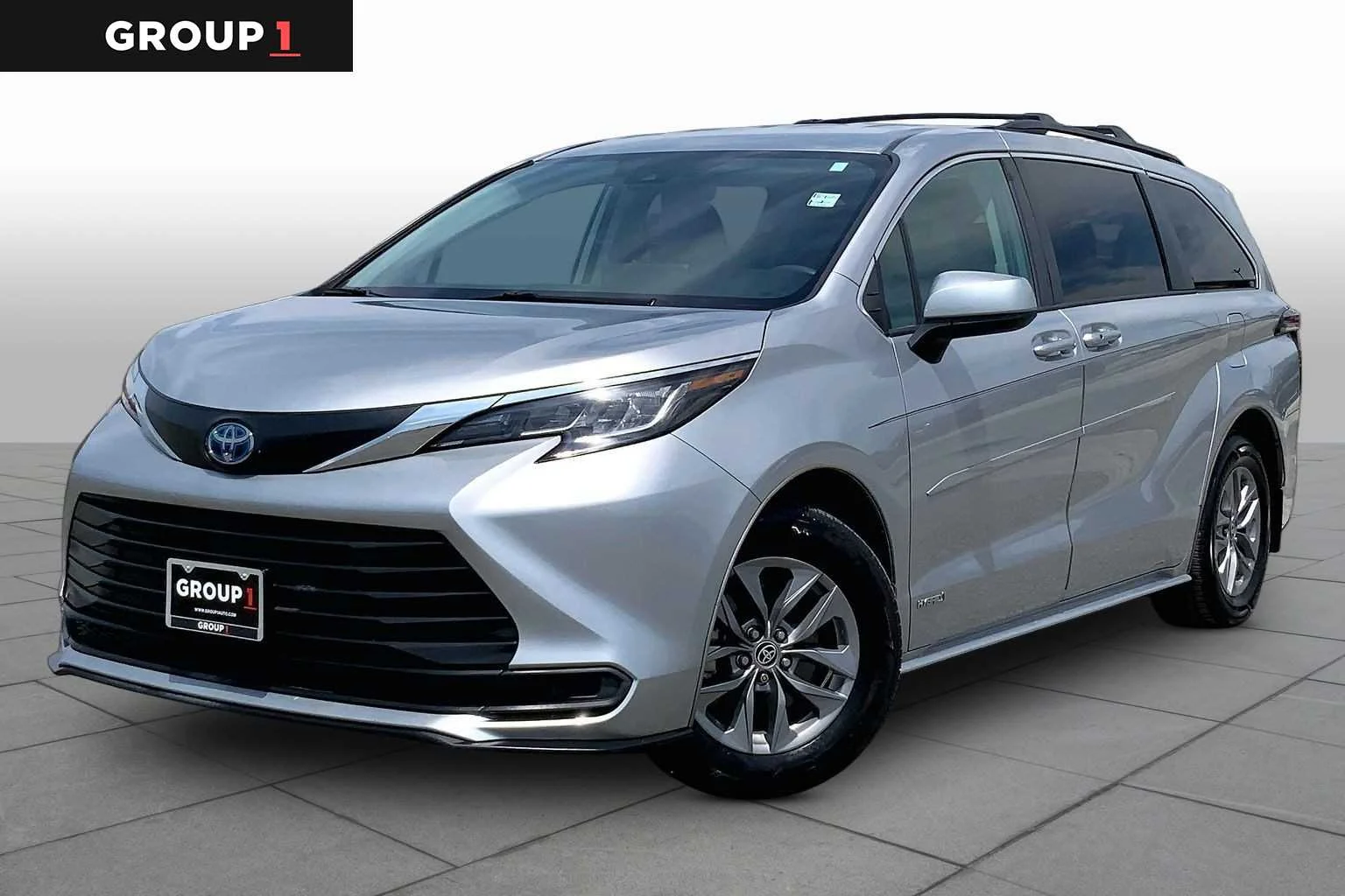 2021 Toyota Sienna LE 8-Passenger Hybrid FWD's photo