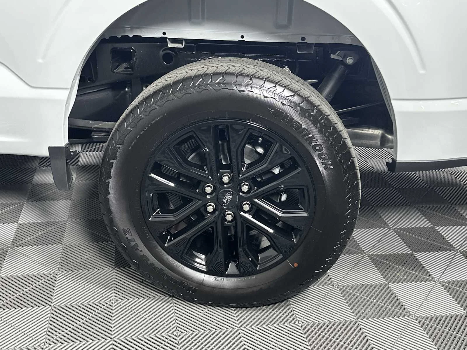 New 2026 Avalanche Gray Ford LARIAT image 25