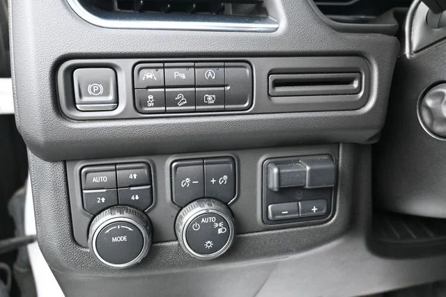 Used 2023 White Chevrolet Z71 image 18