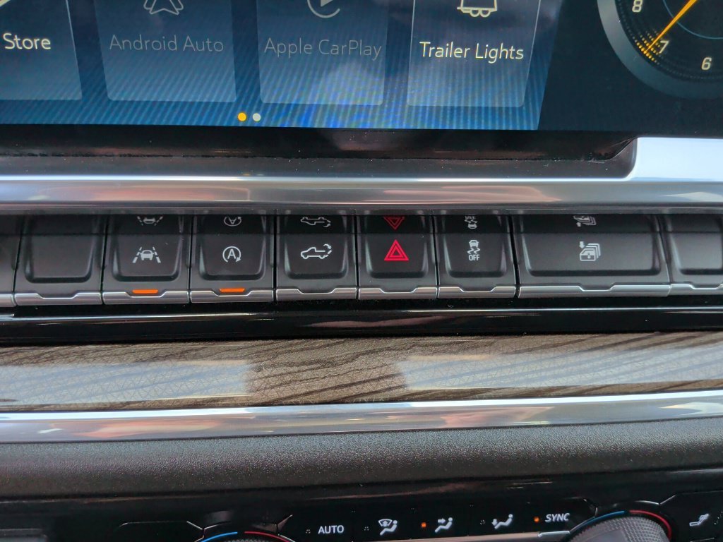 Used 2025 White Chevrolet LT image 28