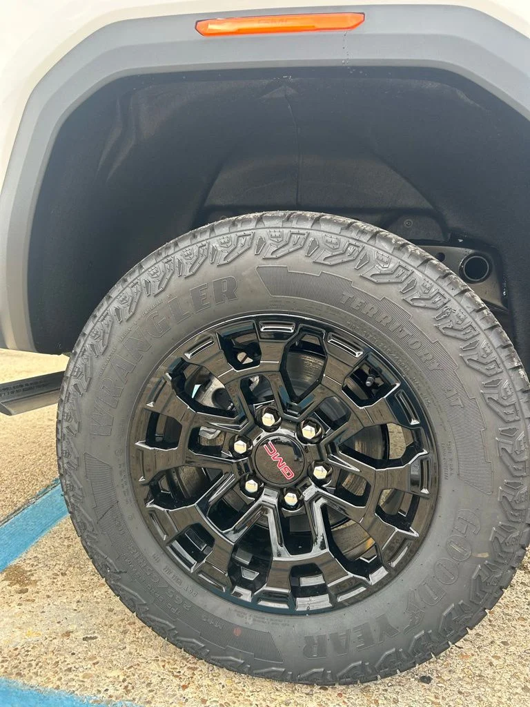 New 2026 White GMC Elevation image 12