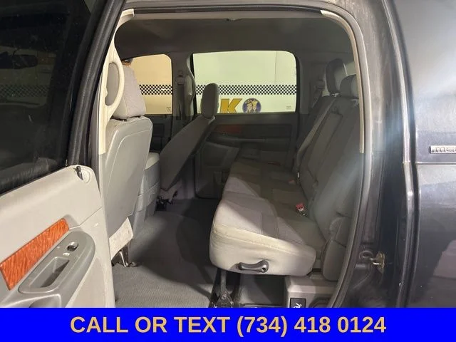 Used 2006 Brilliant Black Crystal Pearl Dodge SLT image 14