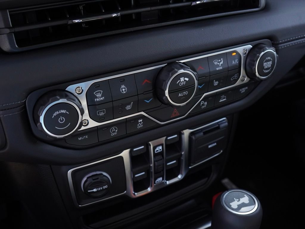 New 2026 Anvil Clear-Coat Exterior Paint Jeep Sahara image 12