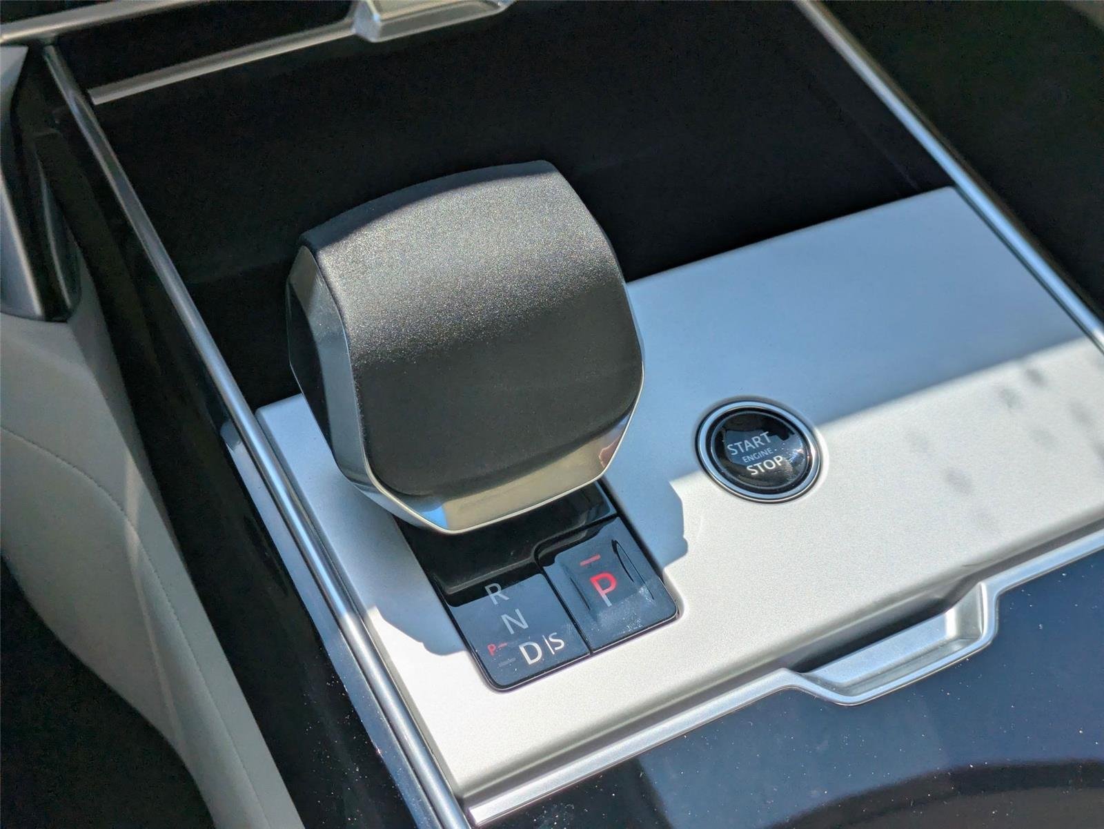 2026 Land Rover Range Rover SE - Photo 23