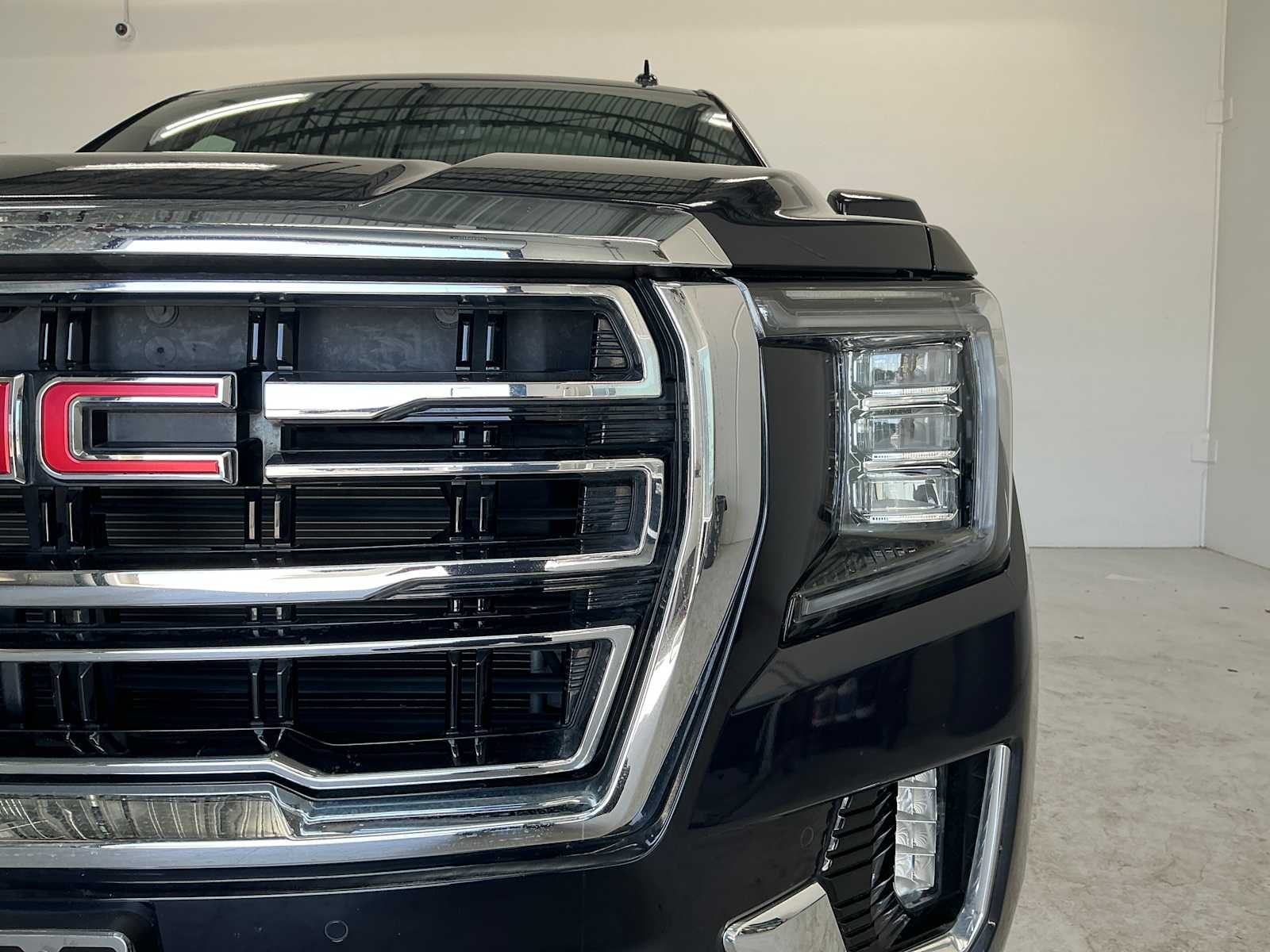 Used 2021 Midnight Blue Metallic GMC SLT image 7