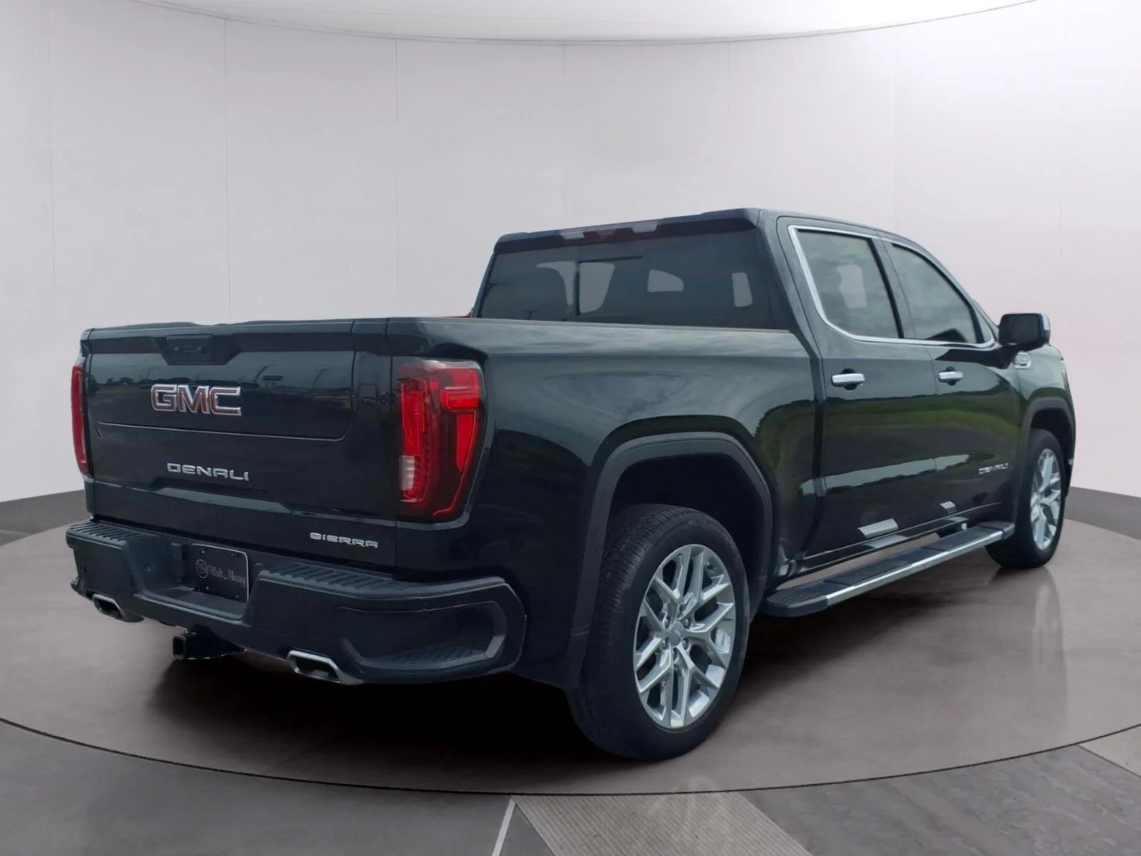 Used 2024 Onyx Black GMC Denali image 5