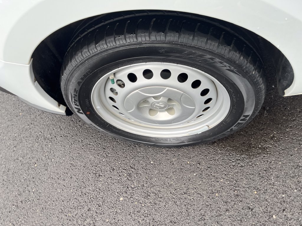 Used 2022 White Ram Base image 9