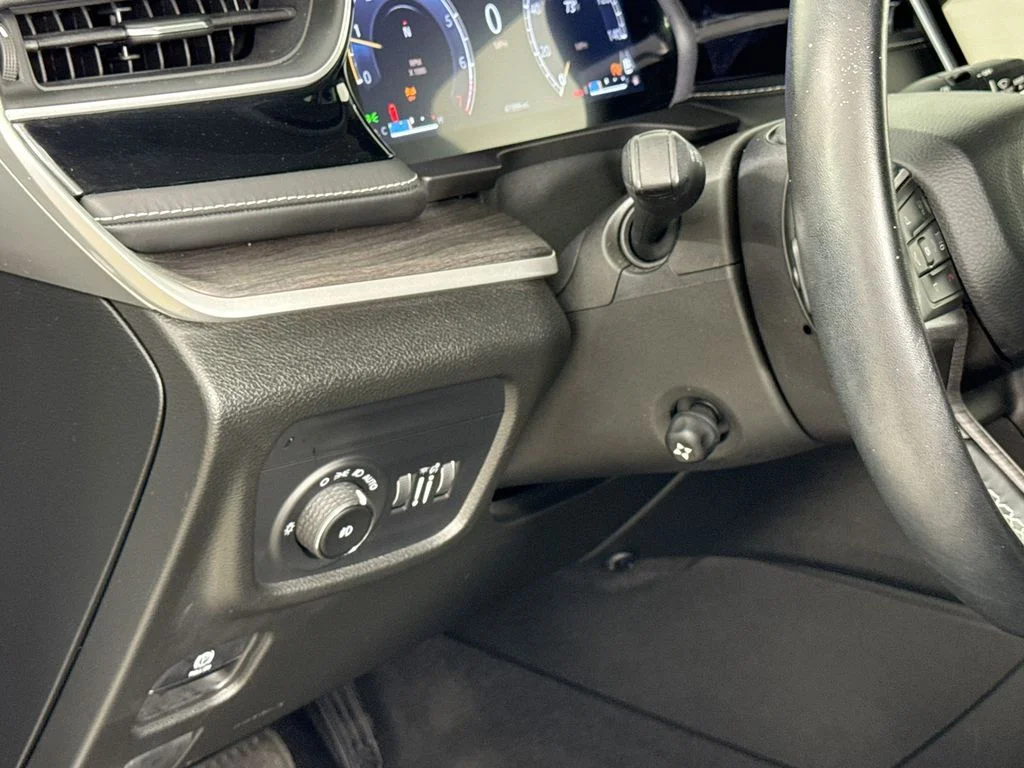 Used 2022 White Jeep Limited image 10