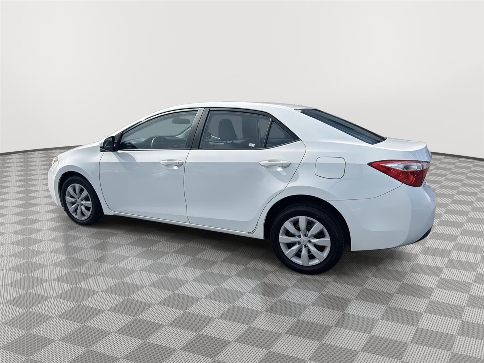 Used 2014 Super White Toyota LE image 6