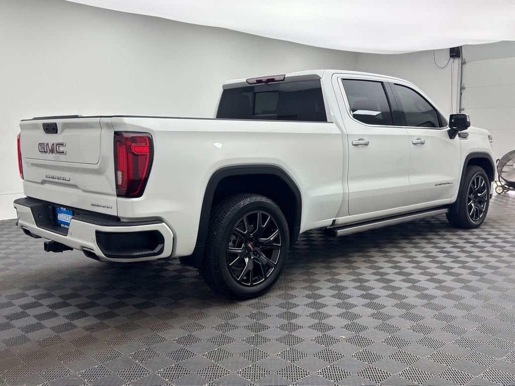 Used 2022 White Frost Tricoat GMC Denali image 7