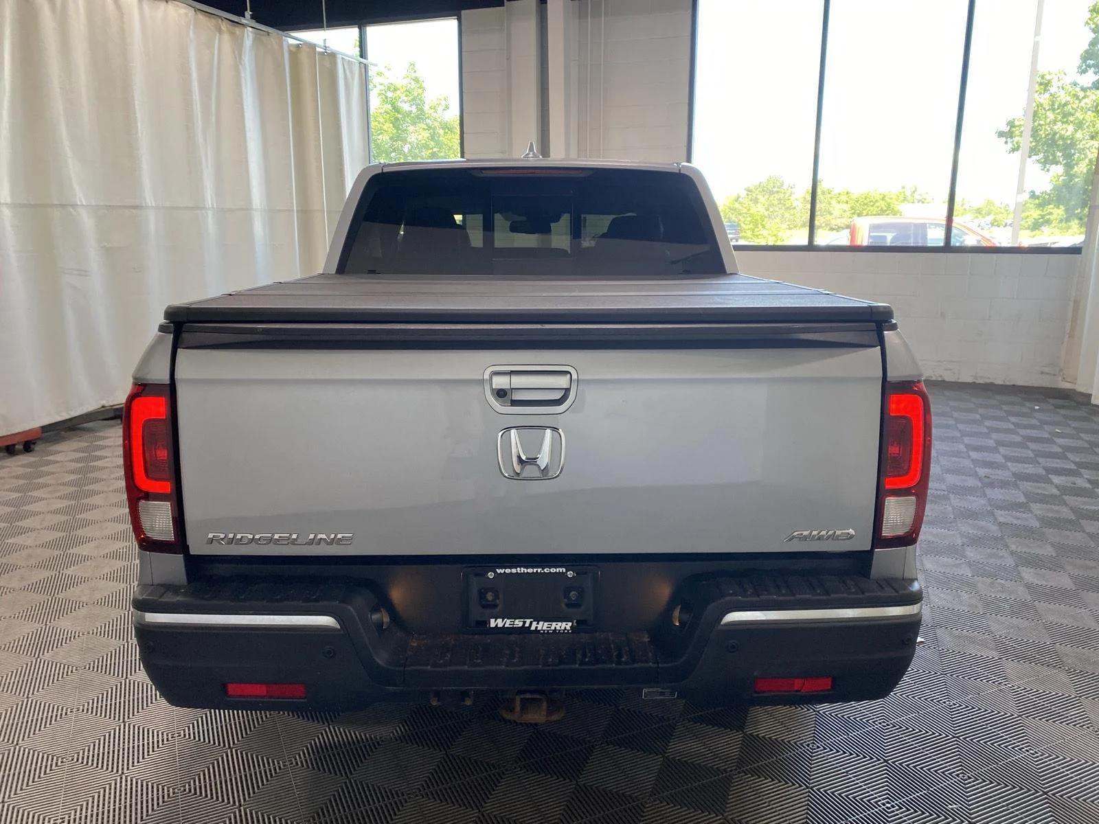 Used 2017 Modern Steel Metallic Honda RTL-E image 6