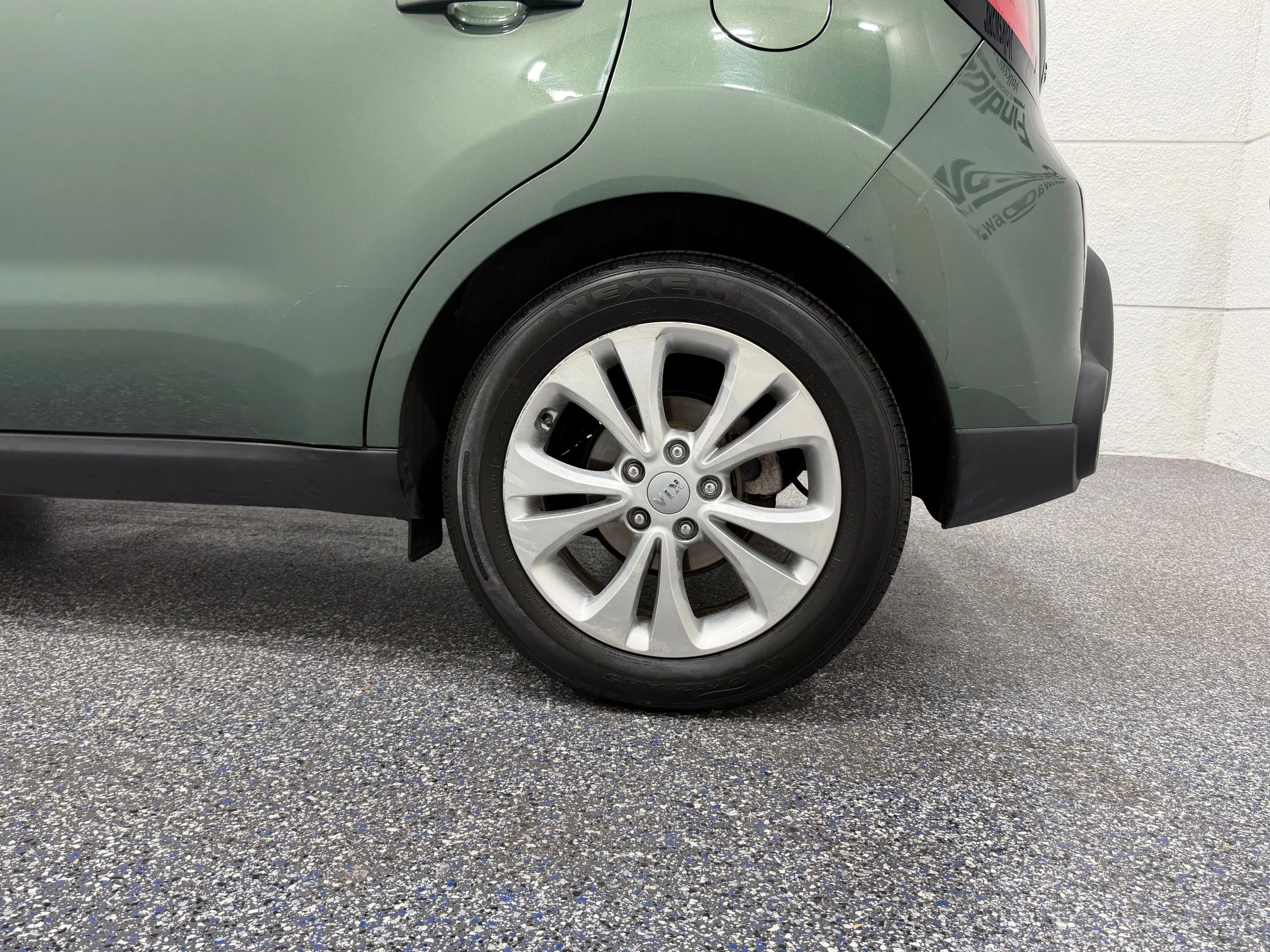 Used 2014 Green Kia Plus image 12