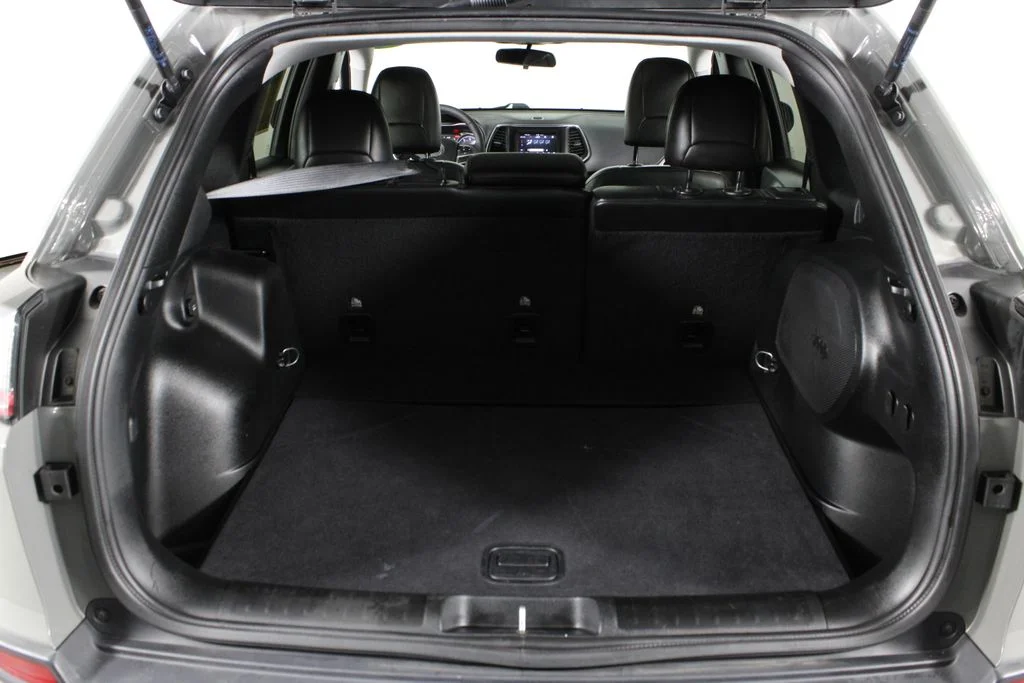 Used 2020 Gray Jeep Latitude Plus image 16