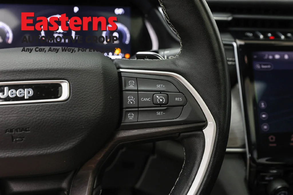 Used 2022 Gray Jeep Limited image 16