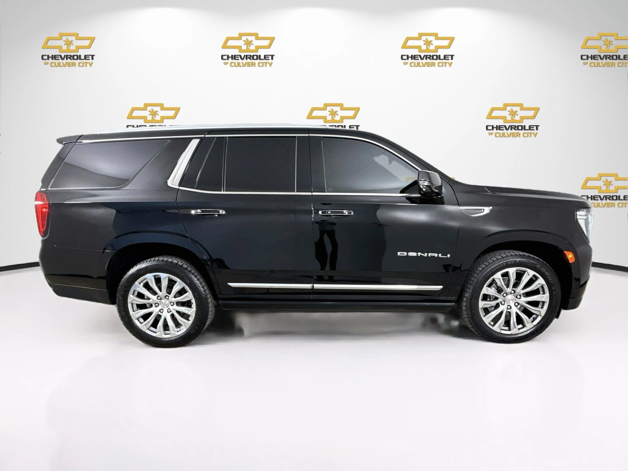Used 2022 ONYX BLACK GMC Denali image 9