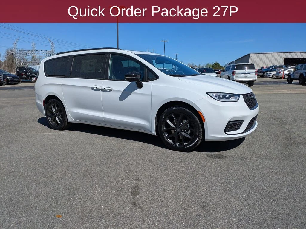 New 2026 Bright White Clear-Coat Exterior Paint Chrysler Limited image 3