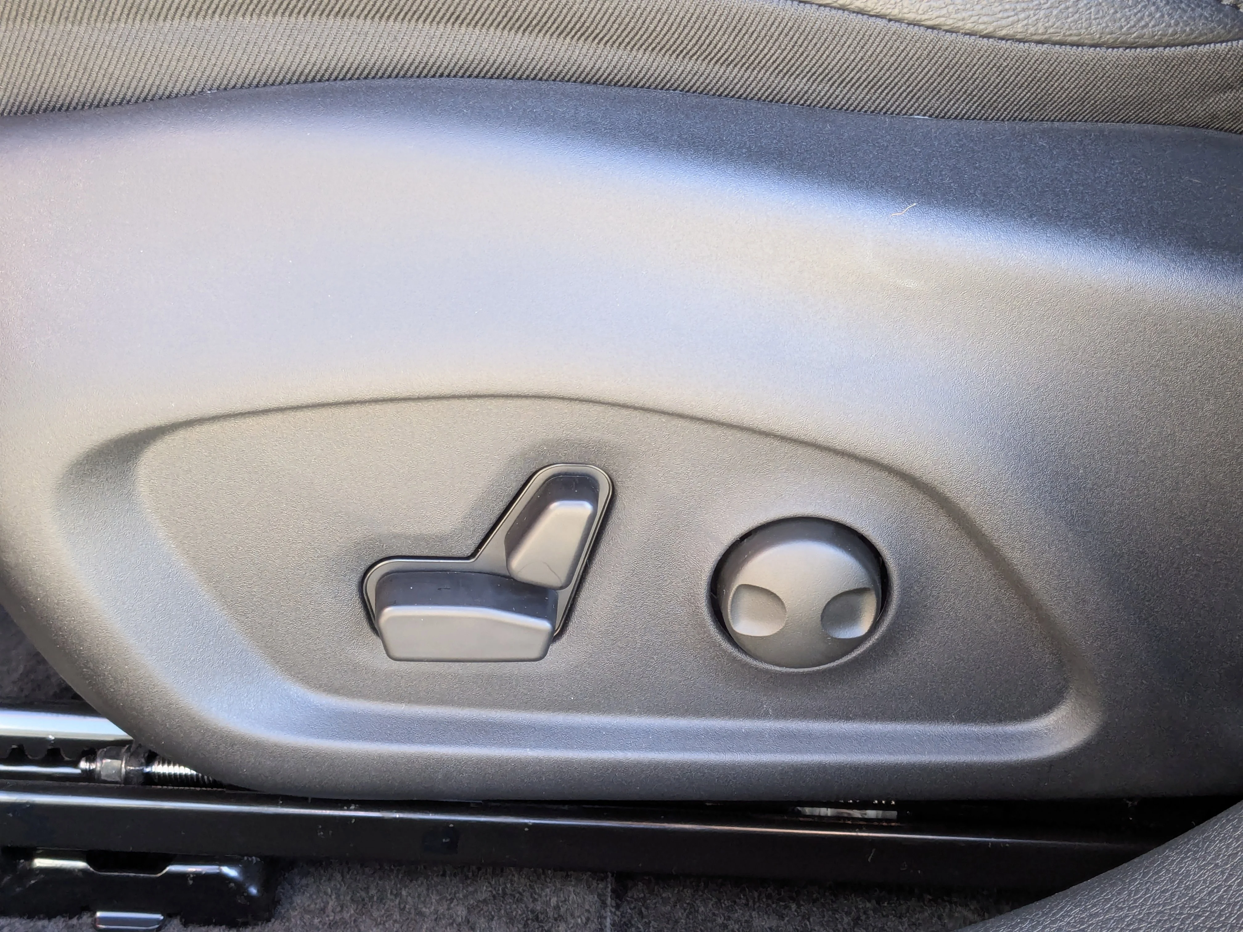 New 2026 Red Jeep North - Panoramic Sunroof - Alpine Audio -  Adaptive Cruise - Power Liftgate & Tons More! image 15
