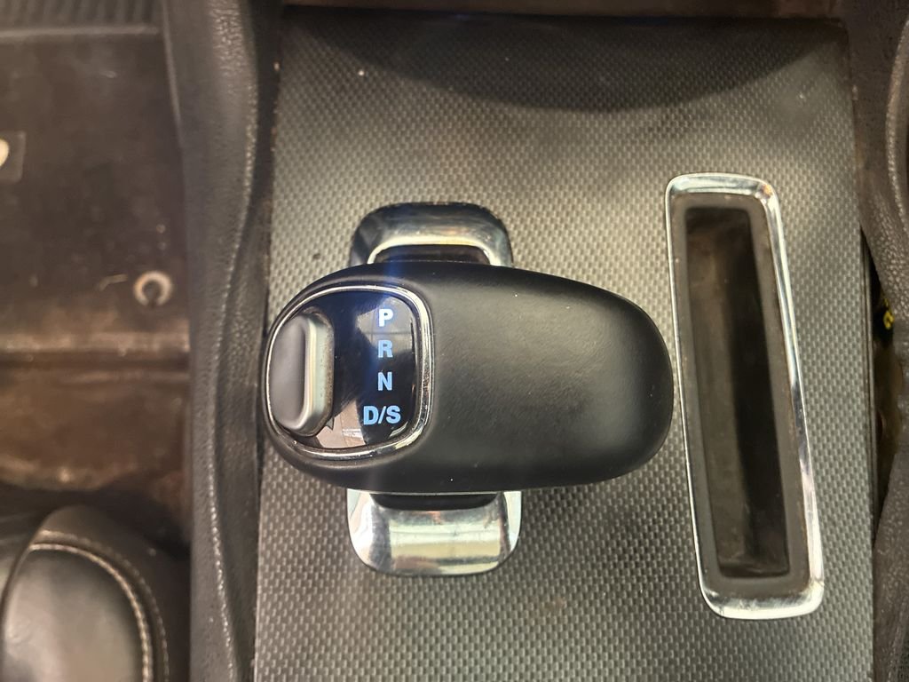 Used 2014 White Chrysler S image 17
