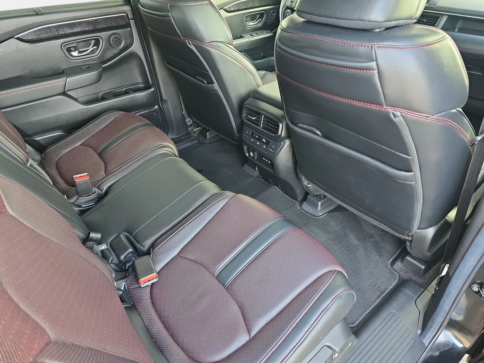 2025 Honda Pilot Black Edition - Photo 13