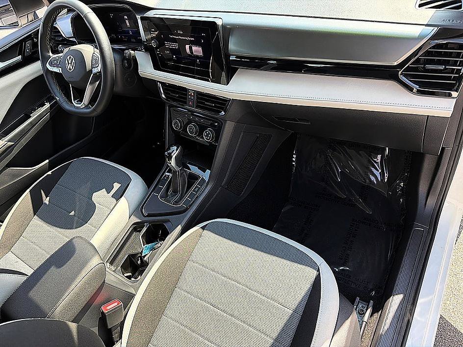 Used 2025 White Volkswagen S image 19