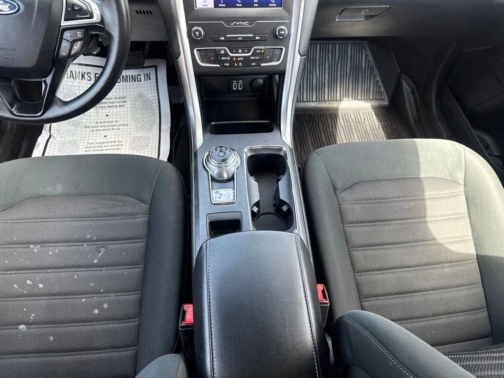 Used 2020 Blue Ford SE image 24