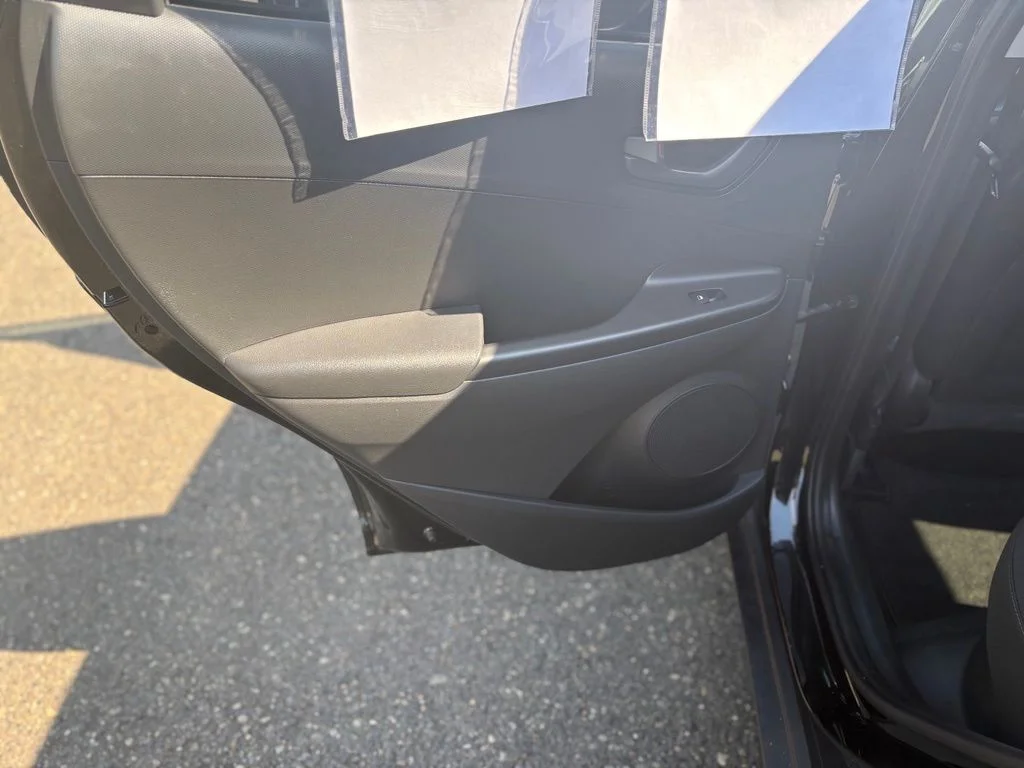 Used 2022 Black Hyundai SEL image 9