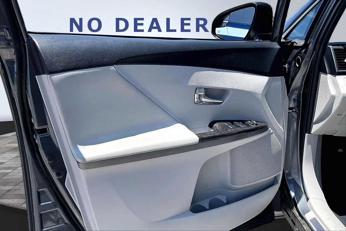 Used 2013 Gray Toyota LE image 19