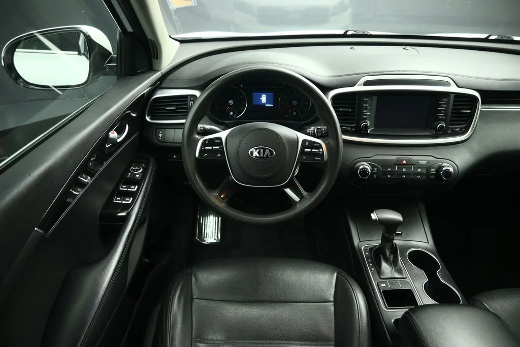 Used 2020 White Kia LX image 5