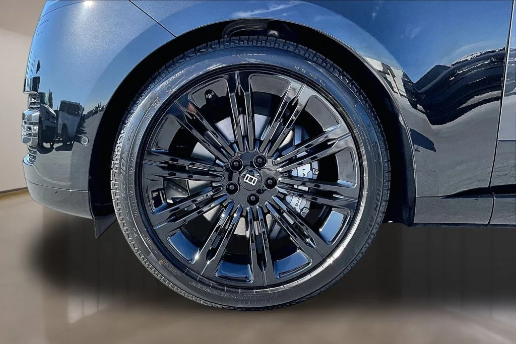 New 2027 Santorini Black LAND ROVER  image 14