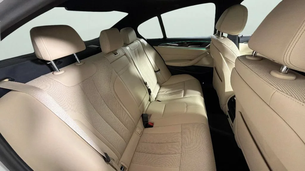 Used 2021 White BMW 530i image 27