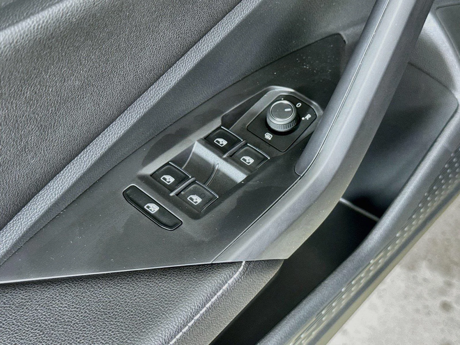 New 2027 Deep Black Pearl Volkswagen S image 17
