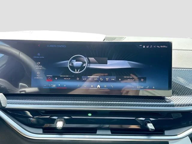 New 2027 Alpine White BMW M60i image 36