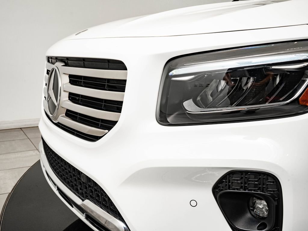 Used 2024 Polar White Mercedes-Benz GLB 250 image 3