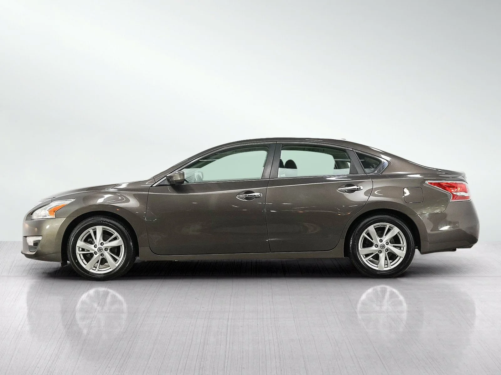 Used 2013 Nissan Altima Sedan SV with VIN 1N4AL3AP9DN488842 for sale in Hopkins, Minnesota