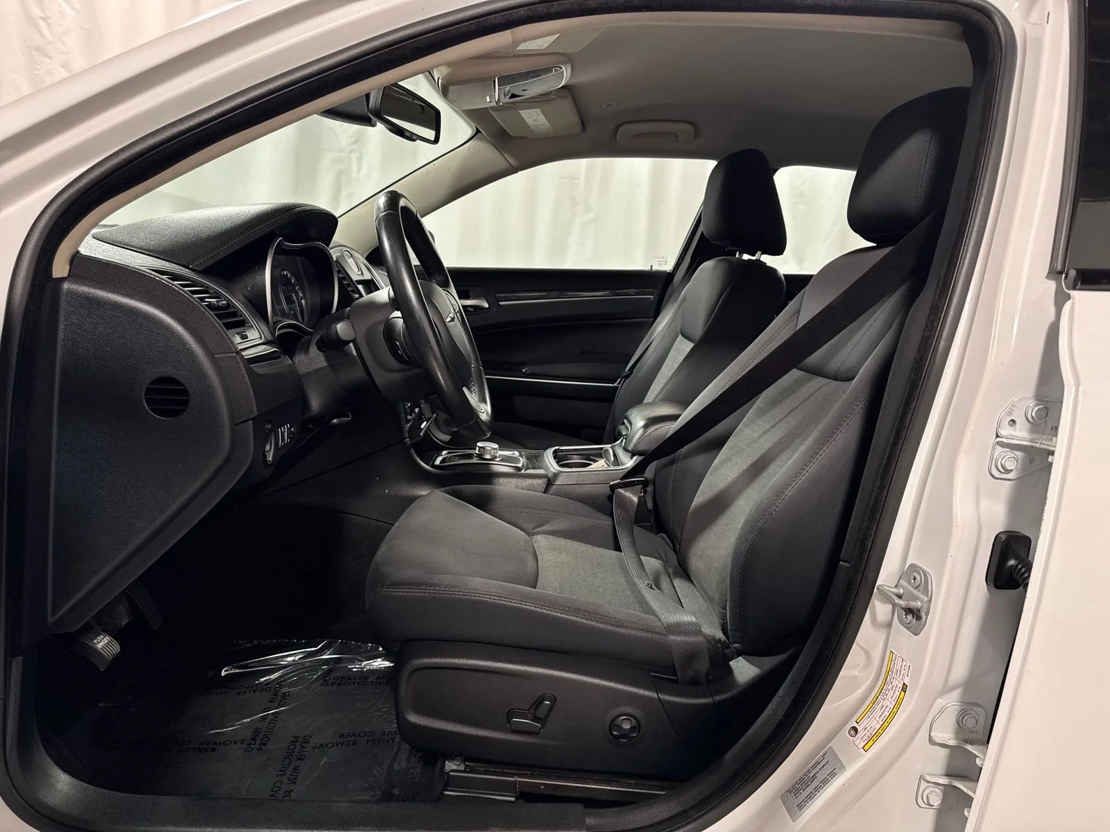 Used 2018 Bright White Clearcoat Chrysler Touring image 3