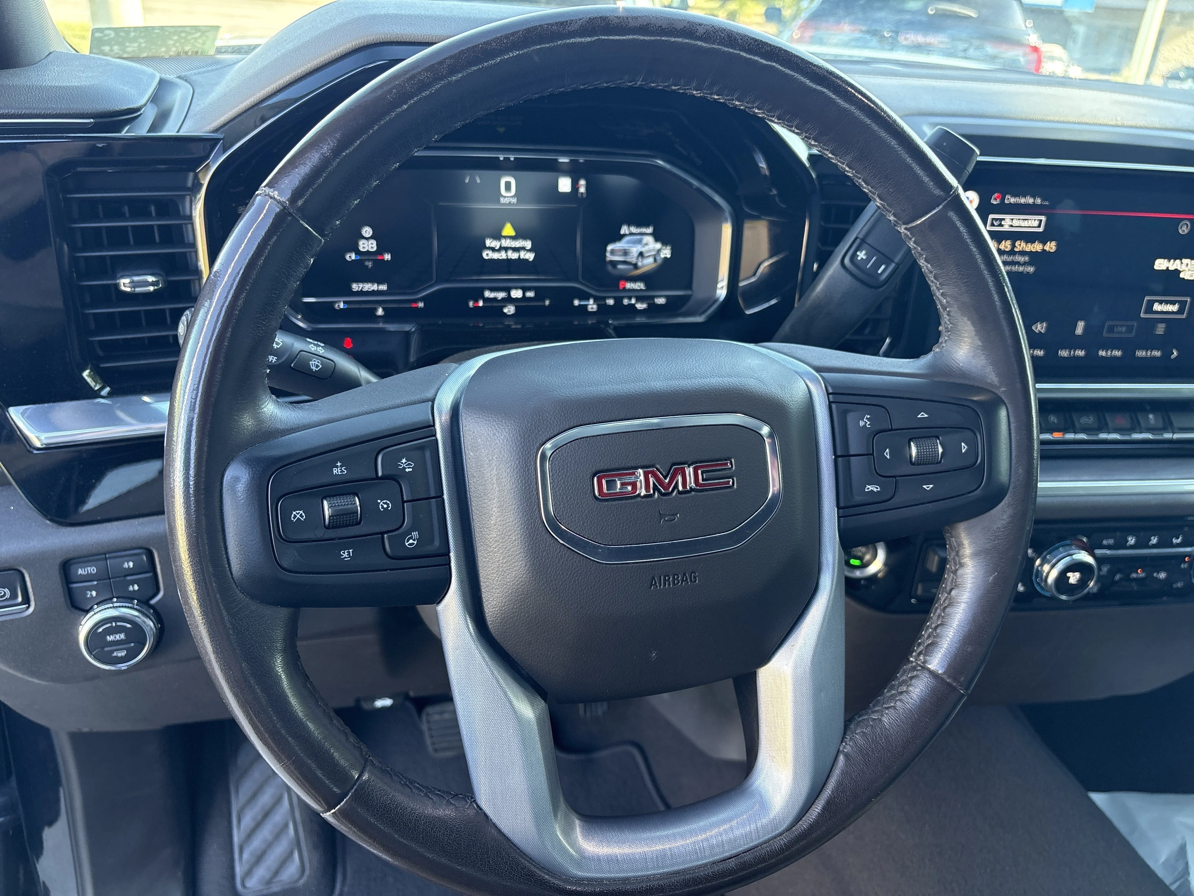 2022 GMC Sierra 1500 SLT - Photo 18
